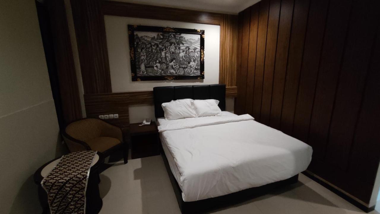 Mirabell Hotel & Convention Hall Malang Exterior photo