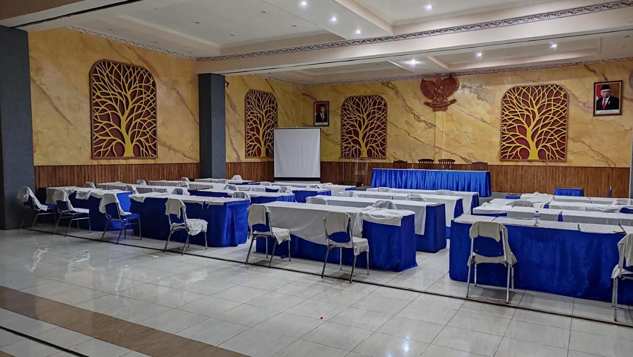 Mirabell Hotel & Convention Hall Malang Exterior photo