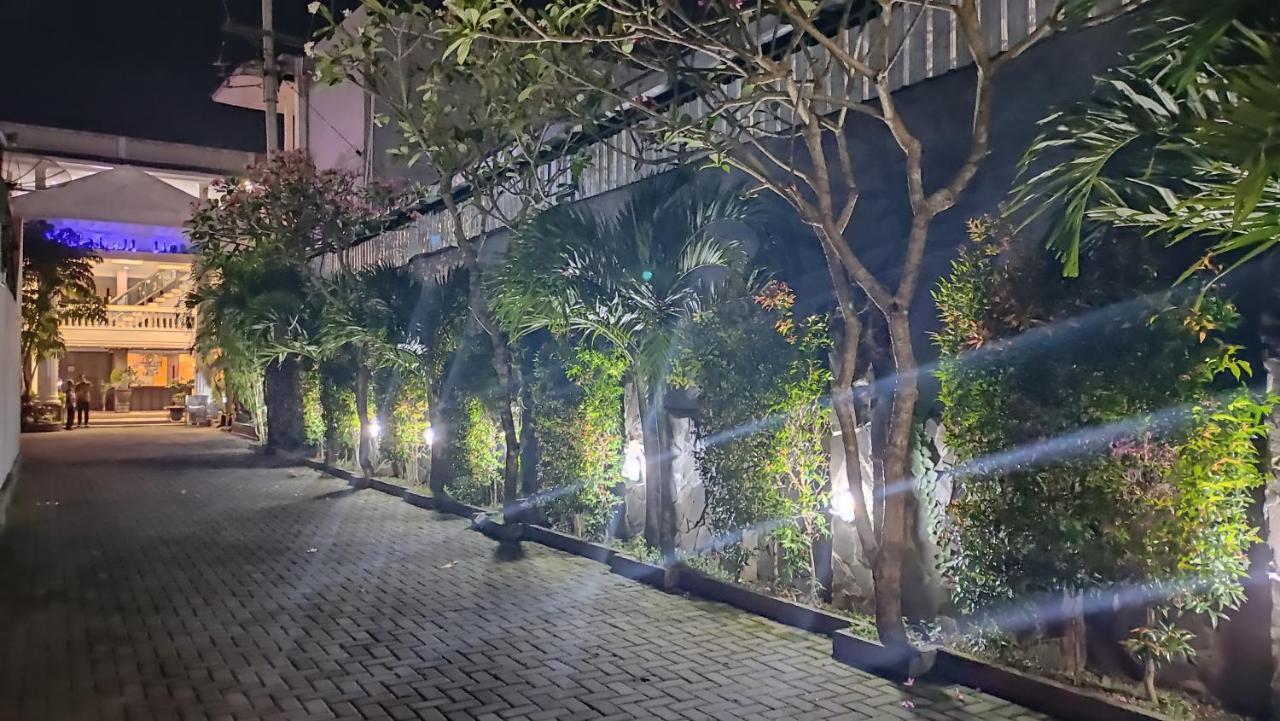Mirabell Hotel & Convention Hall Malang Exterior photo