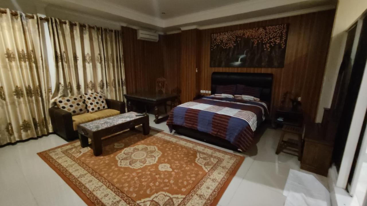 Mirabell Hotel & Convention Hall Malang Exterior photo