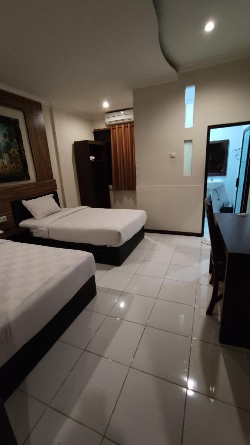 Mirabell Hotel & Convention Hall Malang Exterior photo